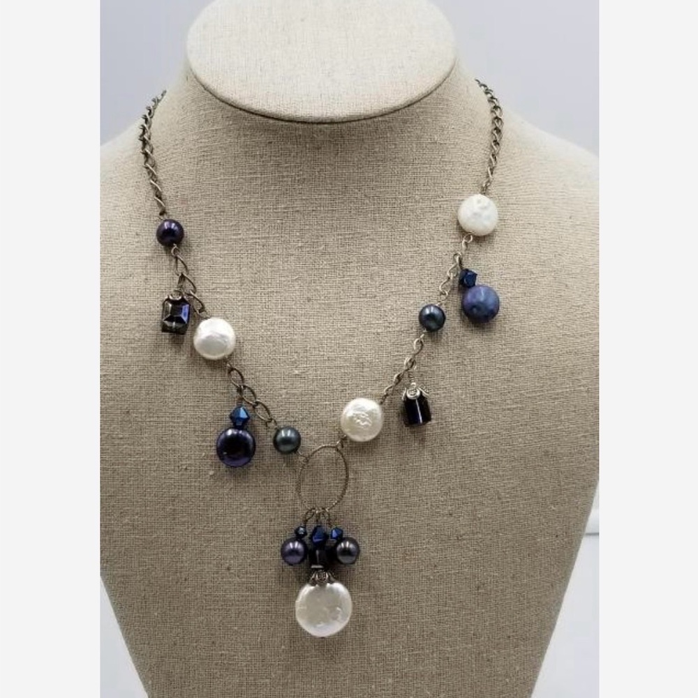 Elegant Pearl and Bead Necklace